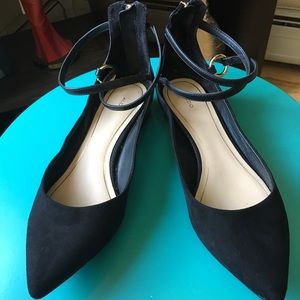 Aldo Sz 9 blk flats w/Gold heels & X ankle straps